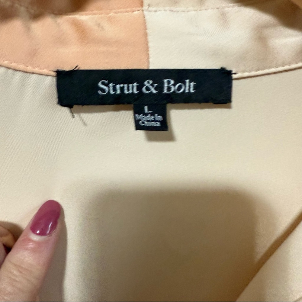 Strut & Bolt Elegant Two-Tone Women's button down Blouse Size Large - Picture 6 of 8